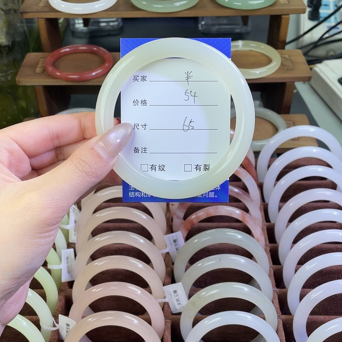 半****玛瑙/玉髓未镶嵌手镯