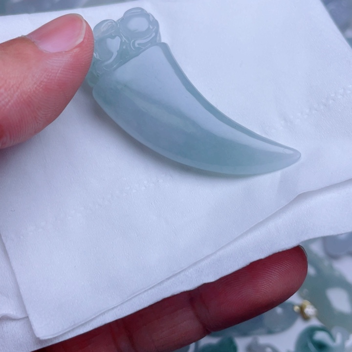 翡翠颈饰未镶嵌沐****常翡翠