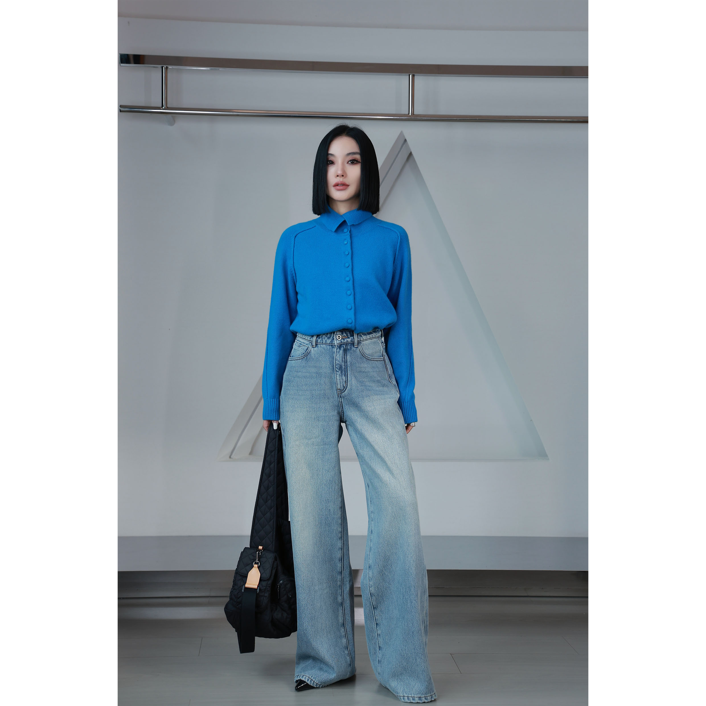 【妙妙精选】HUANGNAJI中腰加绒时尚气质设计感直筒牛仔裤8702