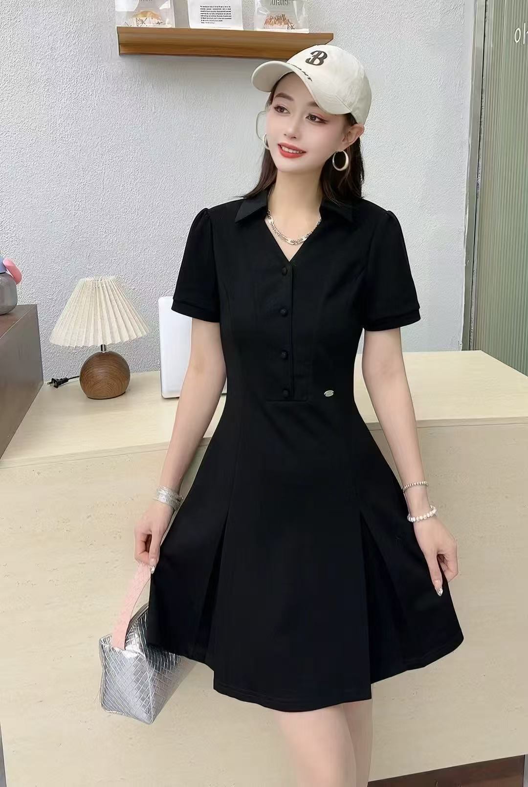 时尚减龄连衣裙女2025夏季新款洋气正肩显瘦翻领A字裙显瘦百褶裙