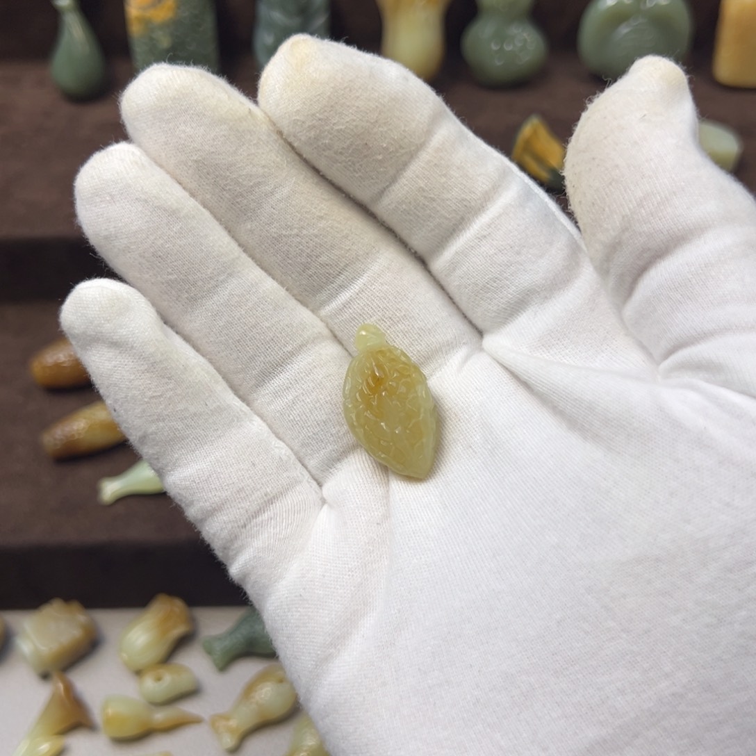 岫岩老玉（透闪石质玉）未镶嵌颈饰