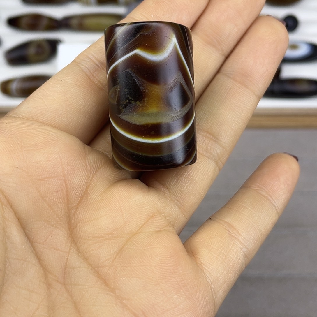 杰***少玛瑙/玉髓散珠缠丝玛瑙