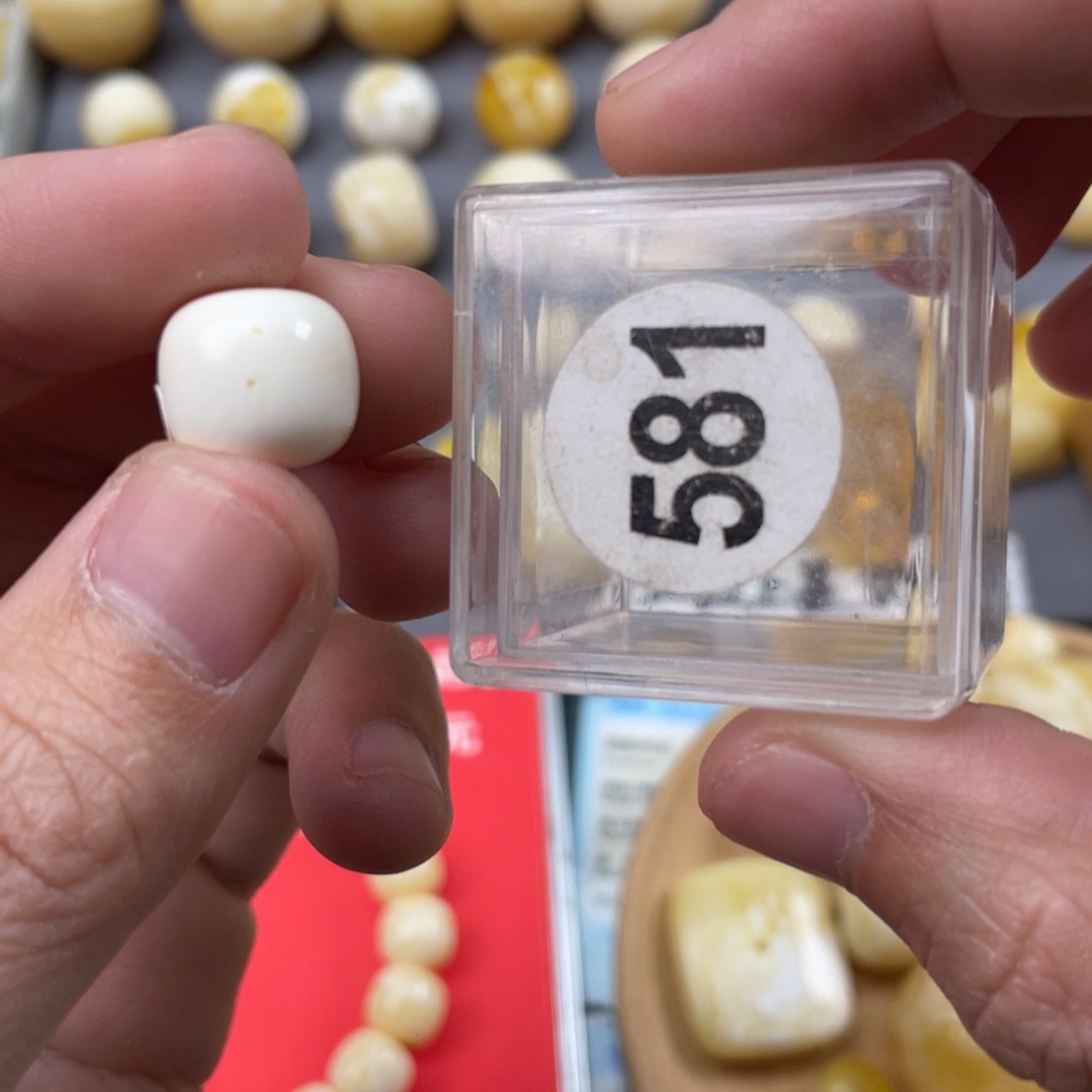 蜜蜡珠宝奇石未镶嵌风*生