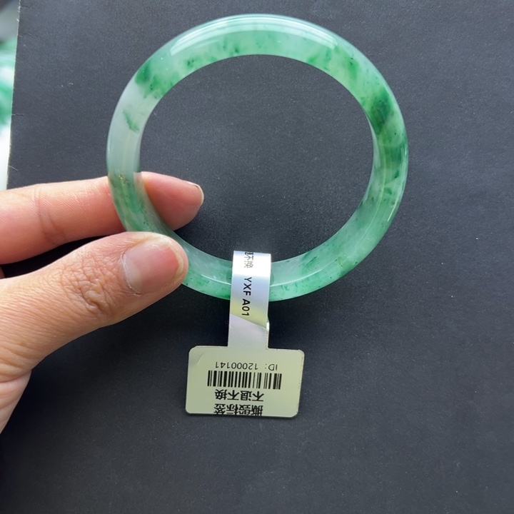 石英质玉（非洲翠）未镶嵌手镯+玲玲59.6