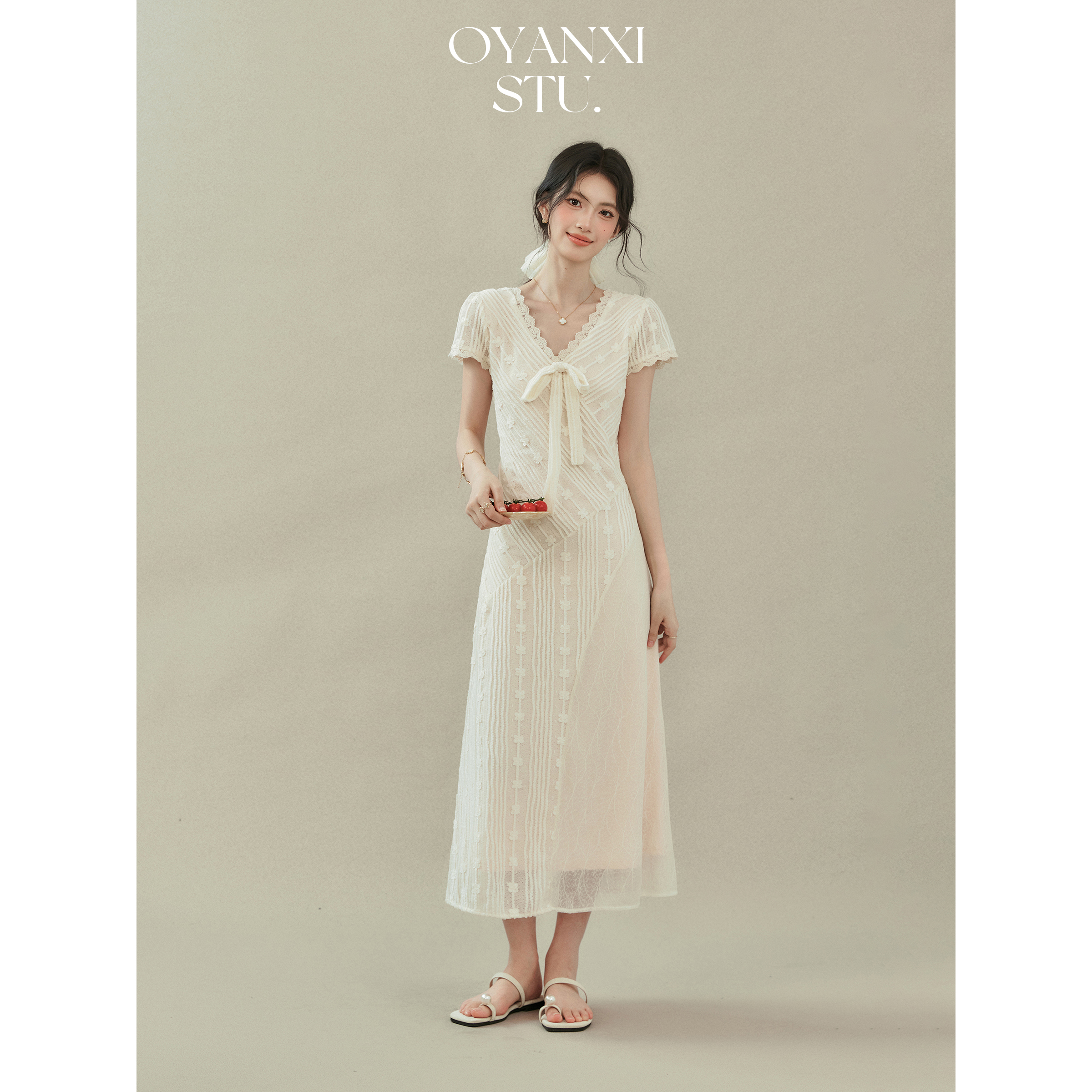 【清清】欧阳喜《繁花绮梦》蕾丝拼接V领杏色连衣裙女2025夏新款收腰