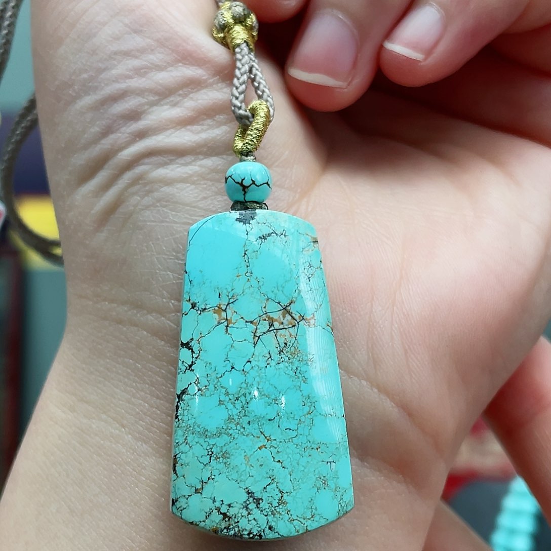 绿松石颈饰未镶嵌