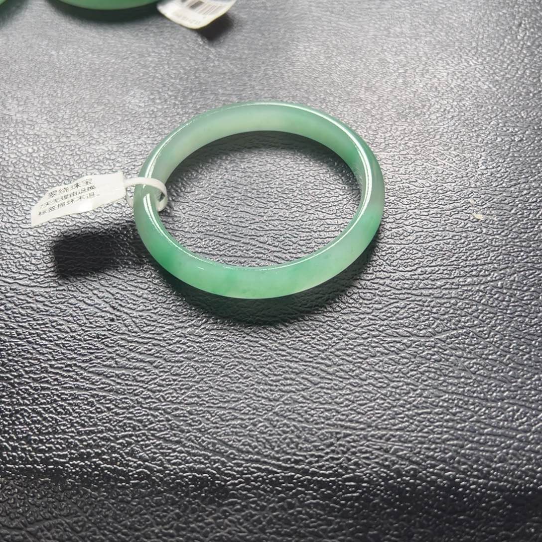 海***眠石英质玉（非洲翠）未镶嵌手镯