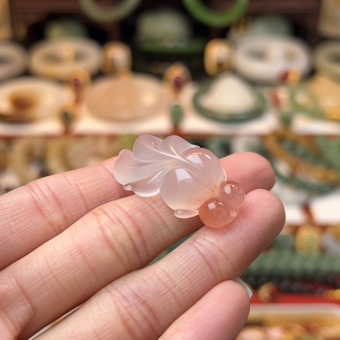 南红玛瑙挂件未镶嵌