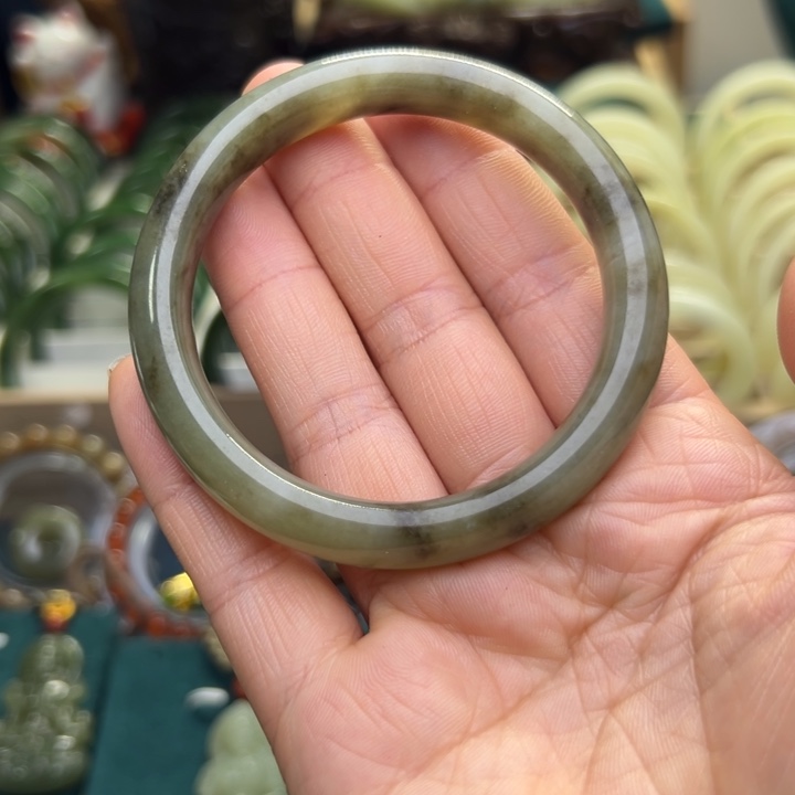 和田玉手镯未镶嵌55圈围1376