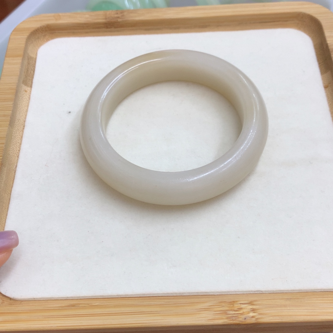 石英质玉未镶嵌手镯