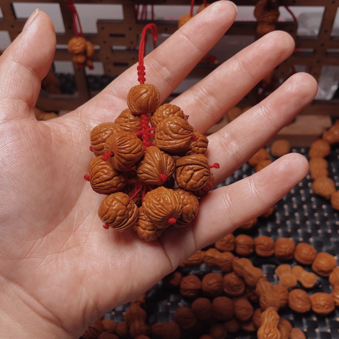 木质类龙纹桃枭挂件