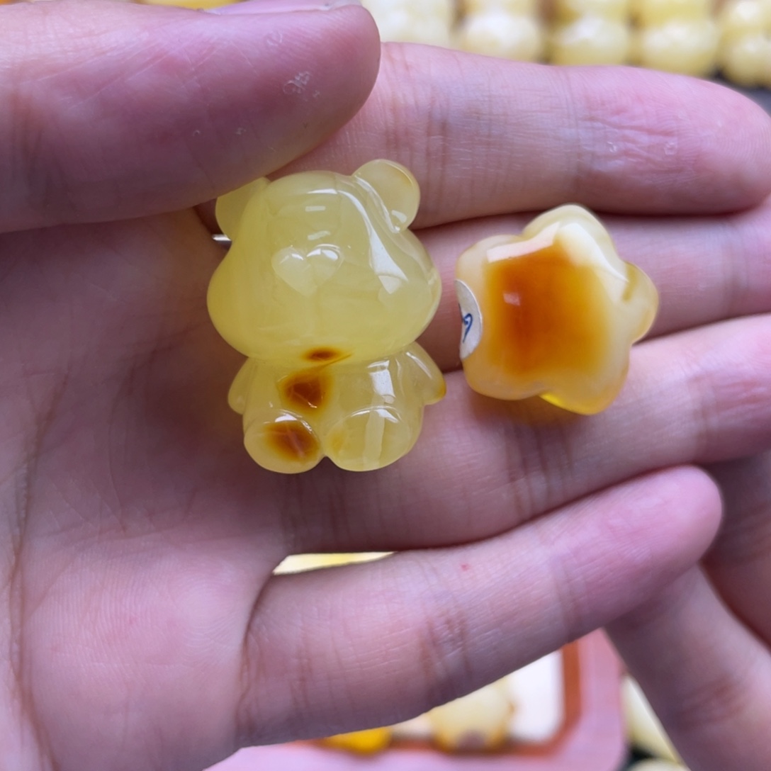 姿***姿琥珀未镶嵌裸石蜜蜡