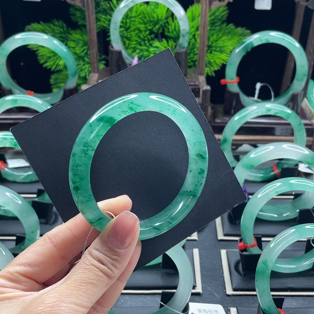 石英质玉未镶嵌手镯