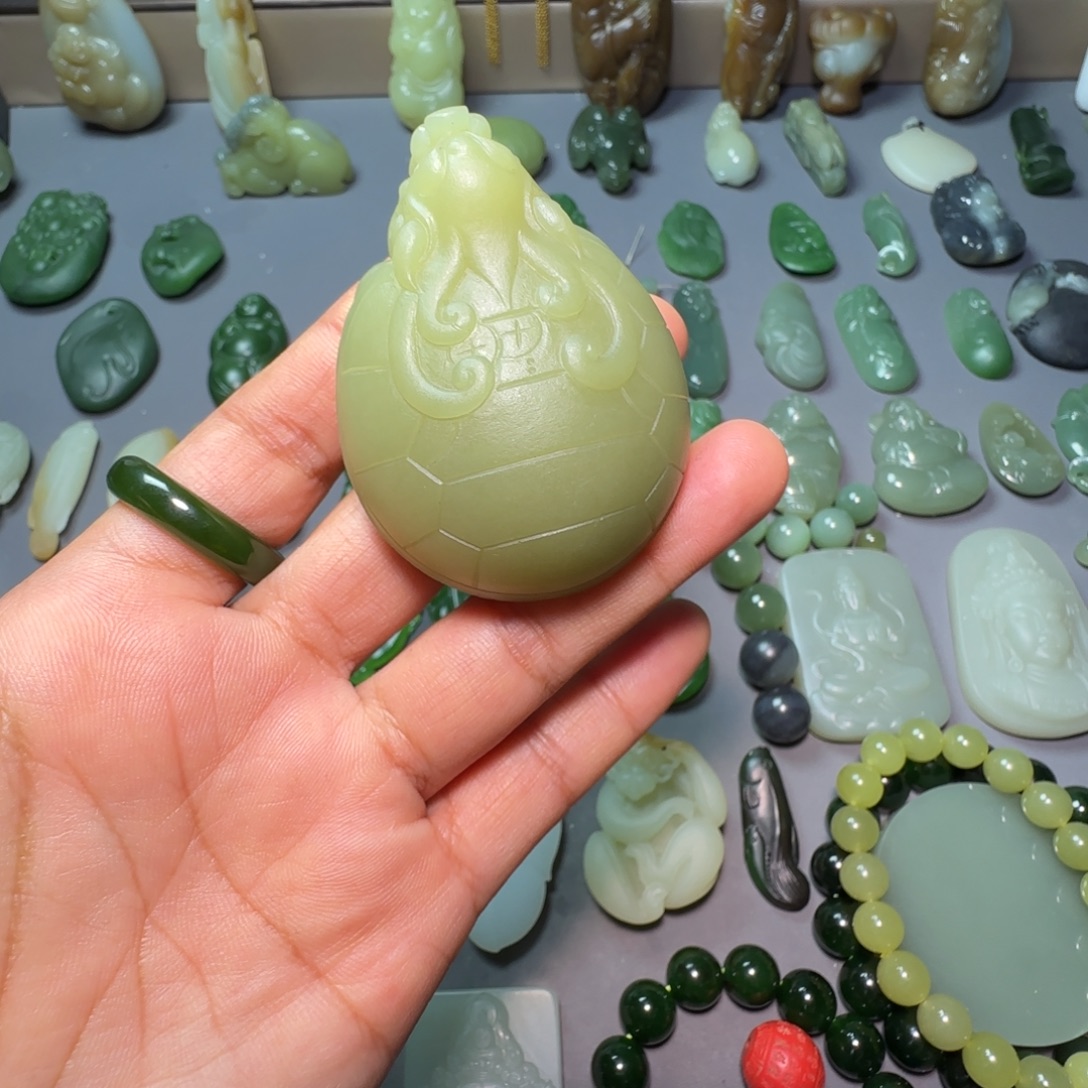 韩****和田玉未镶嵌颈饰