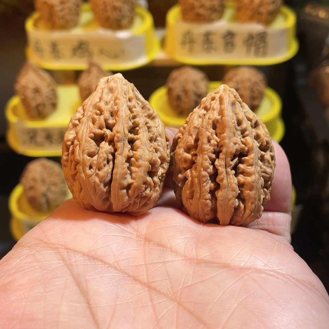 文玩核桃吊坠蚂蚁塔