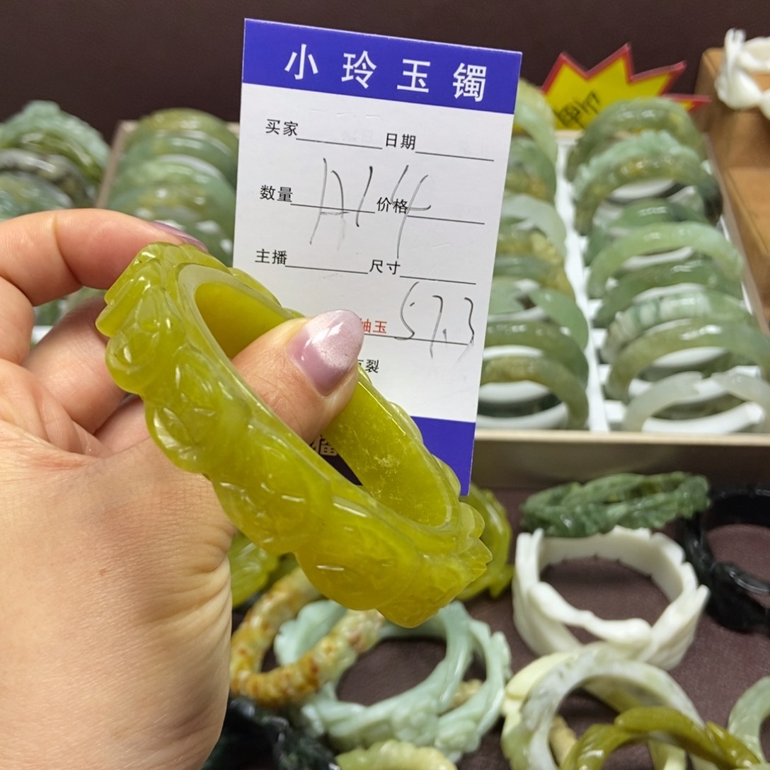 蛇纹石玉手镯未镶嵌