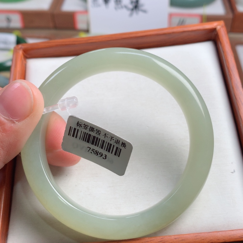 【闪购商品】和田玉手镯未镶嵌53