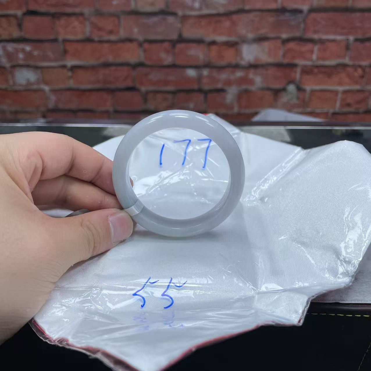 毛货手镯需精细抛光/177