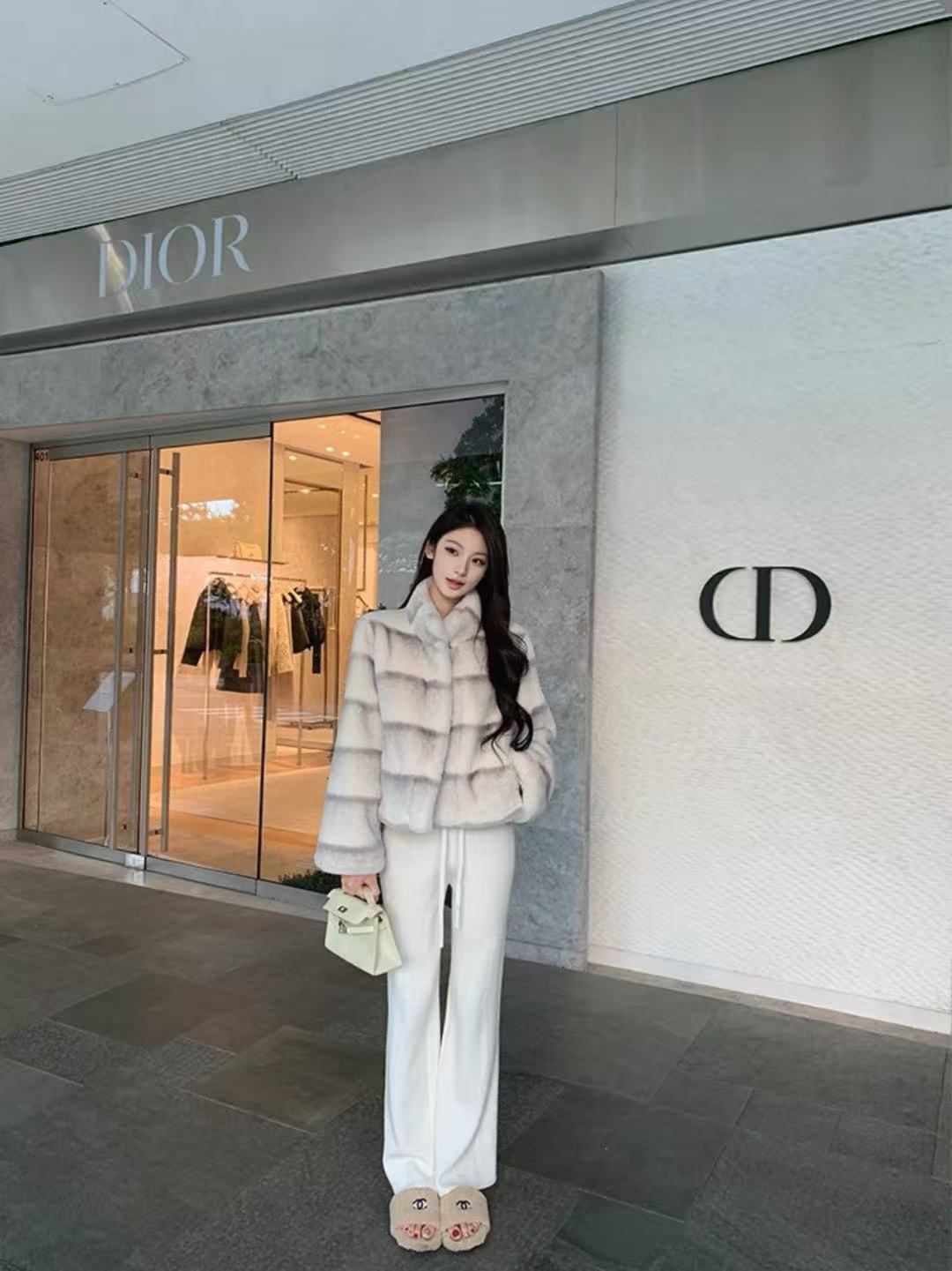 “贵感龙猫”气质千金感撞色立领仿貂毛短款毛毛外套