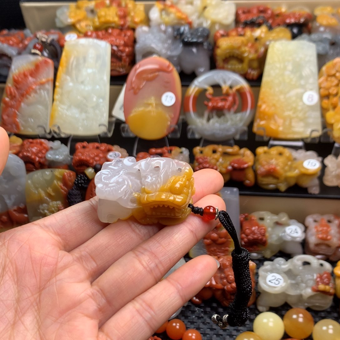 石英质玉（黄龙玉）挂件未镶嵌