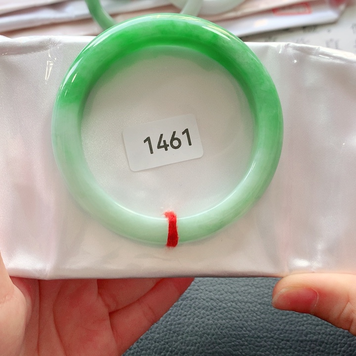 翡翠手镯未镶嵌天然翡翠手镯