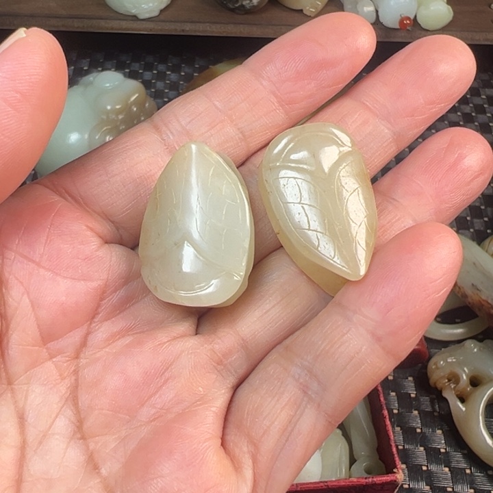 颈饰未镶嵌和田玉（青白玉）