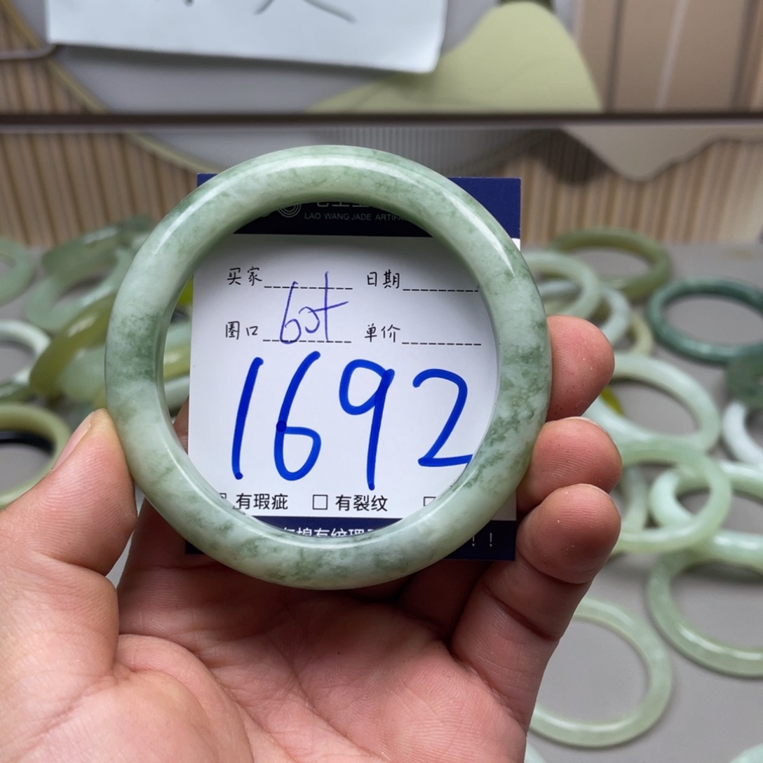 岫玉手镯手镯未镶嵌