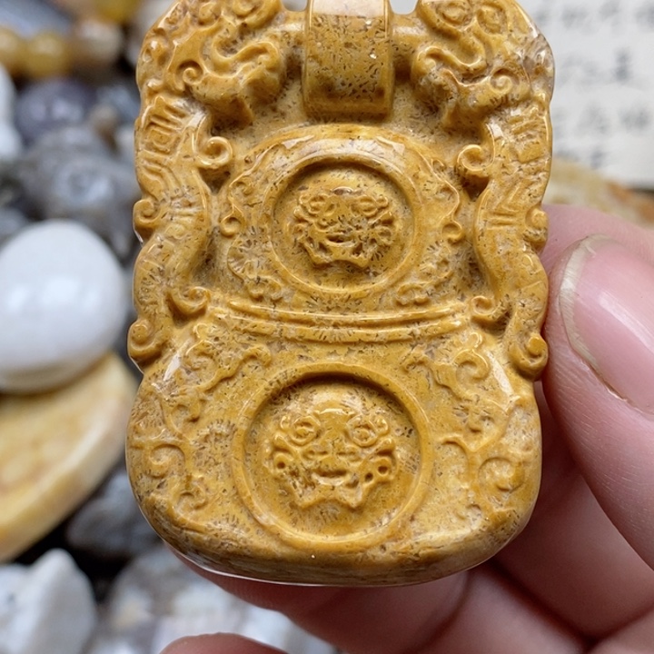 颈饰未镶嵌硅化珊瑚（珊瑚玉）