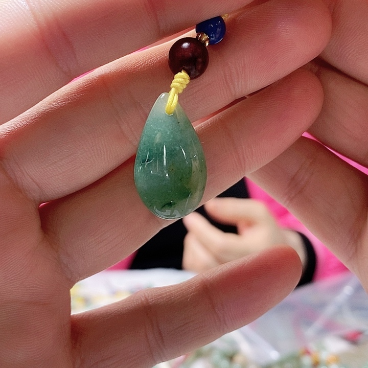 密玉（石英质玉）颈饰未镶嵌