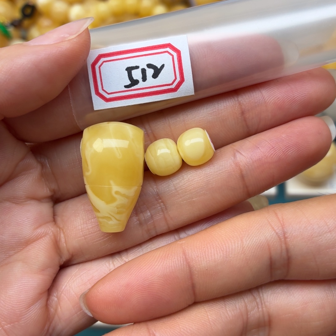 大***哥蜜蜡未镶嵌裸石蜜蜡