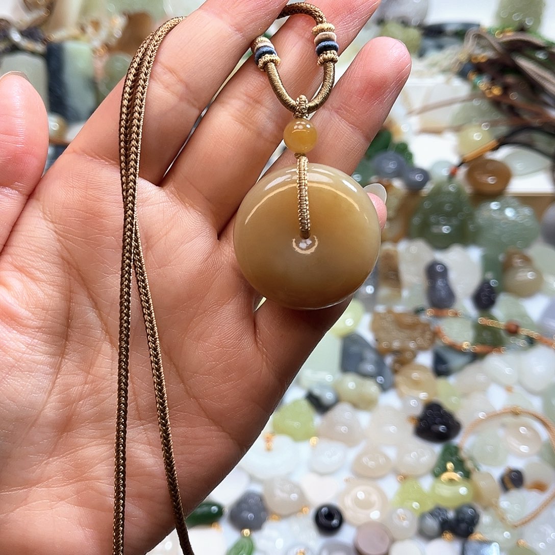 糖***甜和田玉未镶嵌吊坠(赠链)