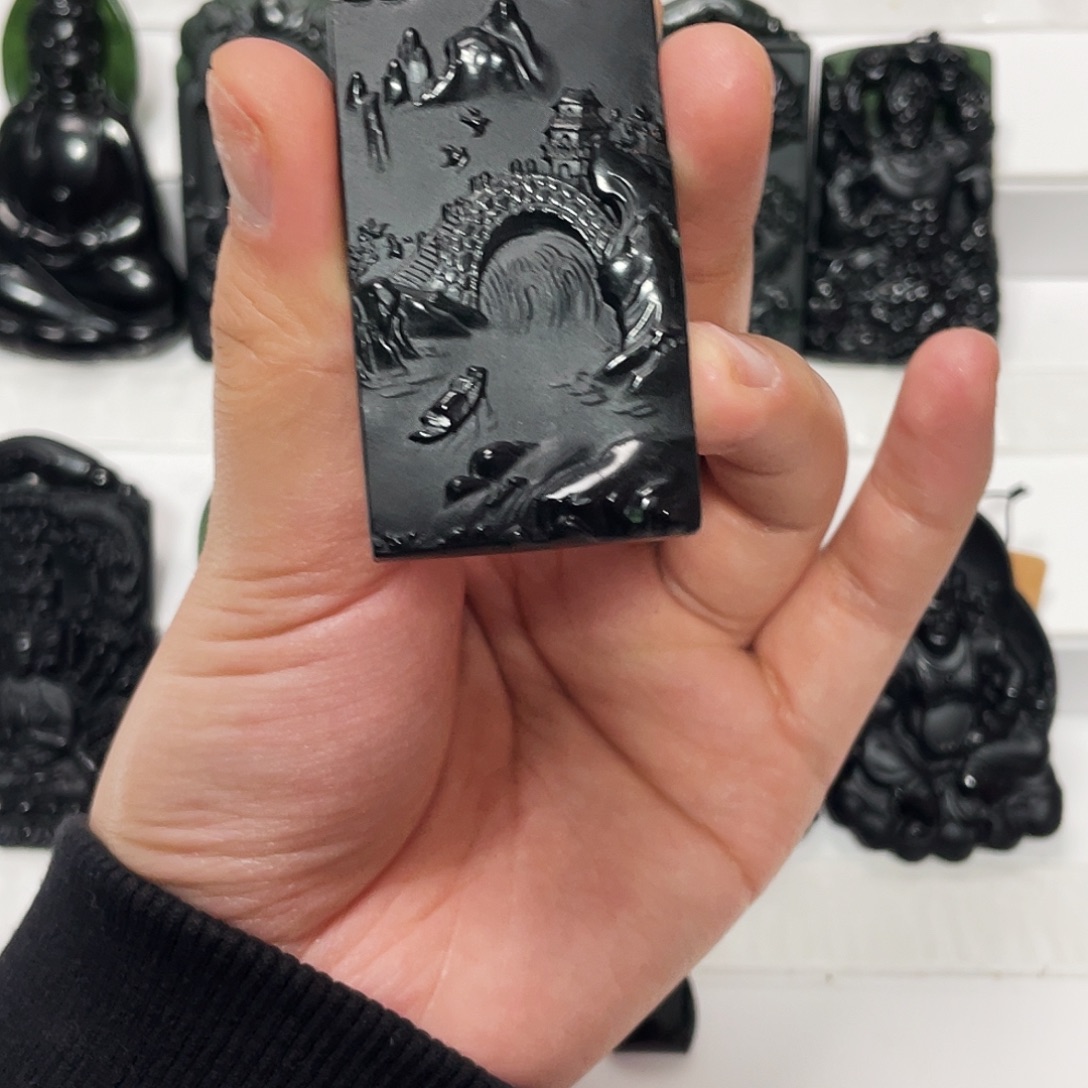 蛇纹石玉未镶嵌颈饰