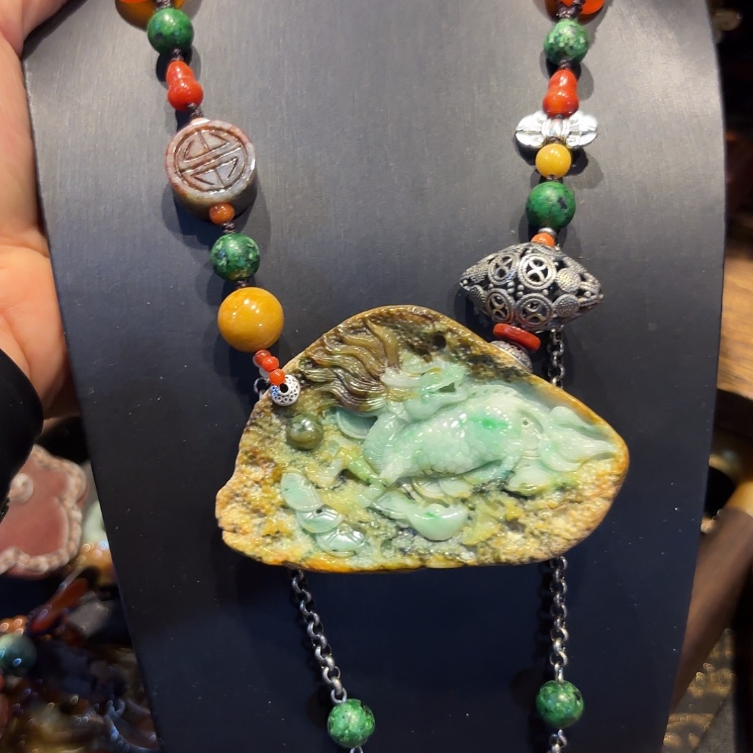 翡翠未镶嵌颈饰，原创