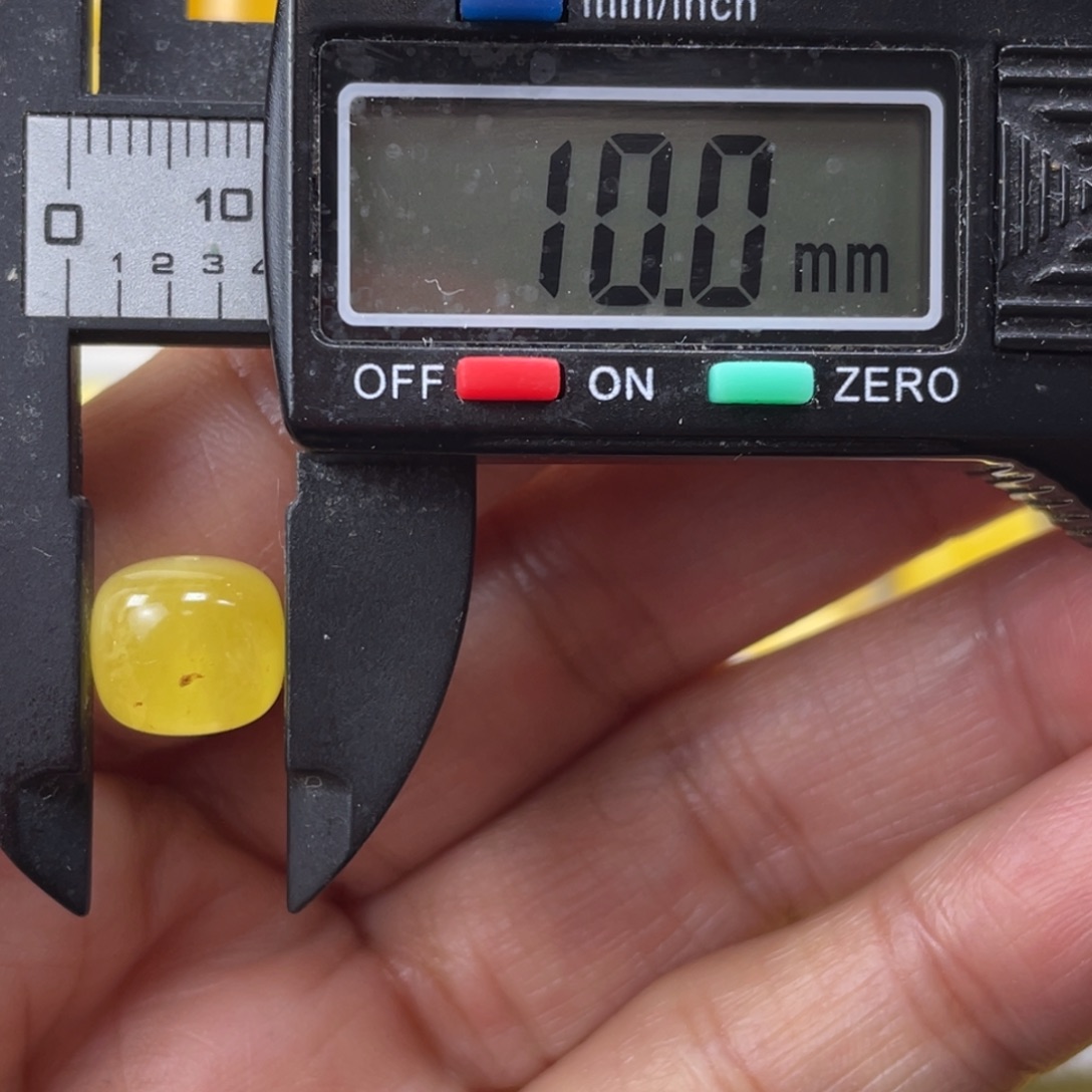 蜜蜡未镶嵌裸石1杂