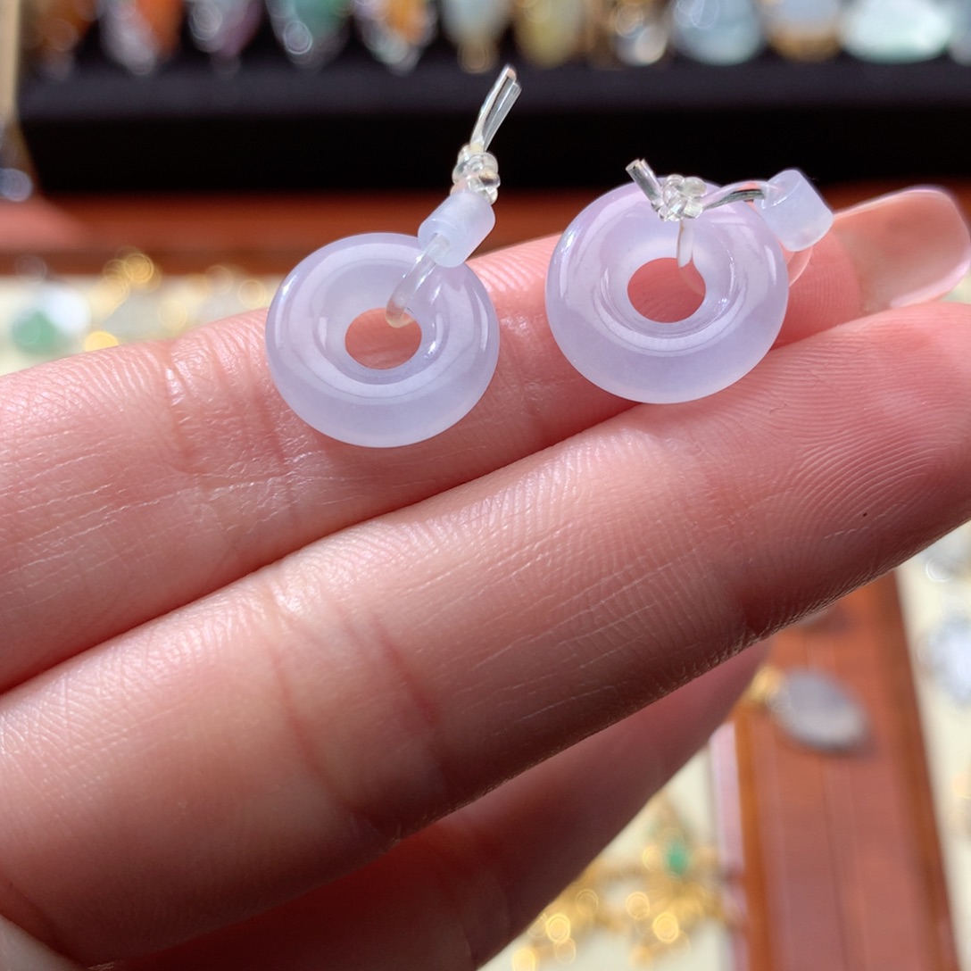 翡翠颈饰未镶嵌反**?翡翠