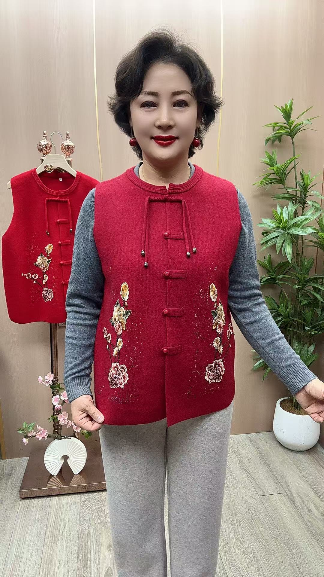 ZH#两侧花刺绣马甲 衣长65 中老年女装妈妈装 国潮风盘扣针织马甲