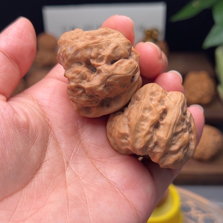 文玩核桃吊坠蛤蟆头