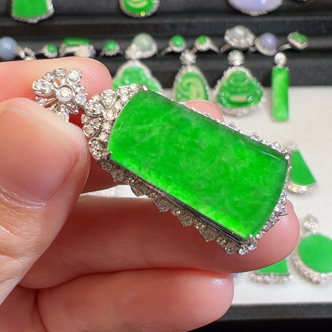 翡翠吊坠(不含链)18K金镶嵌