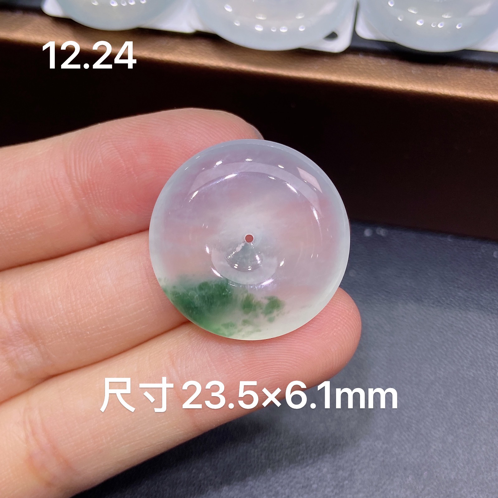 缅甸天然A货翡翠，高冰种起钢光 飘绿花半山水平安扣吊坠，冰透美Z