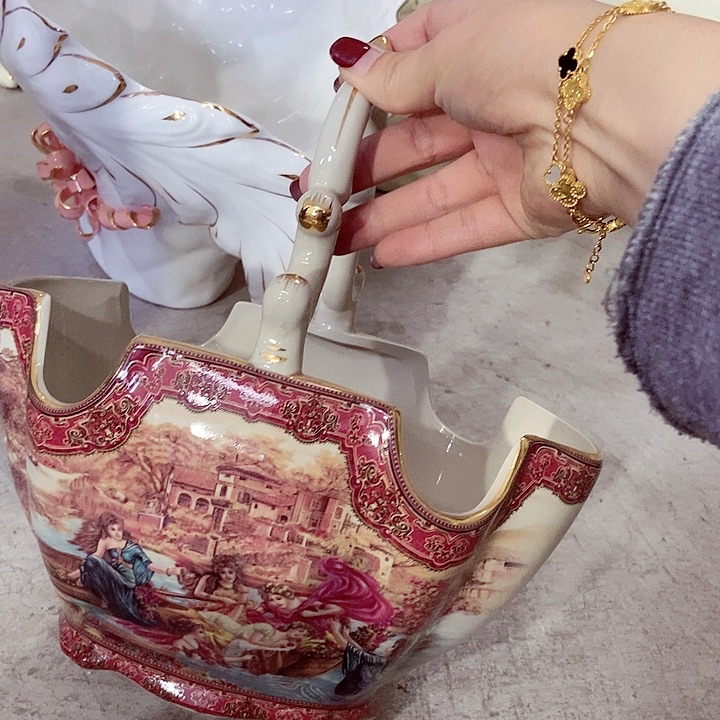 壶微瑕…………………………………………