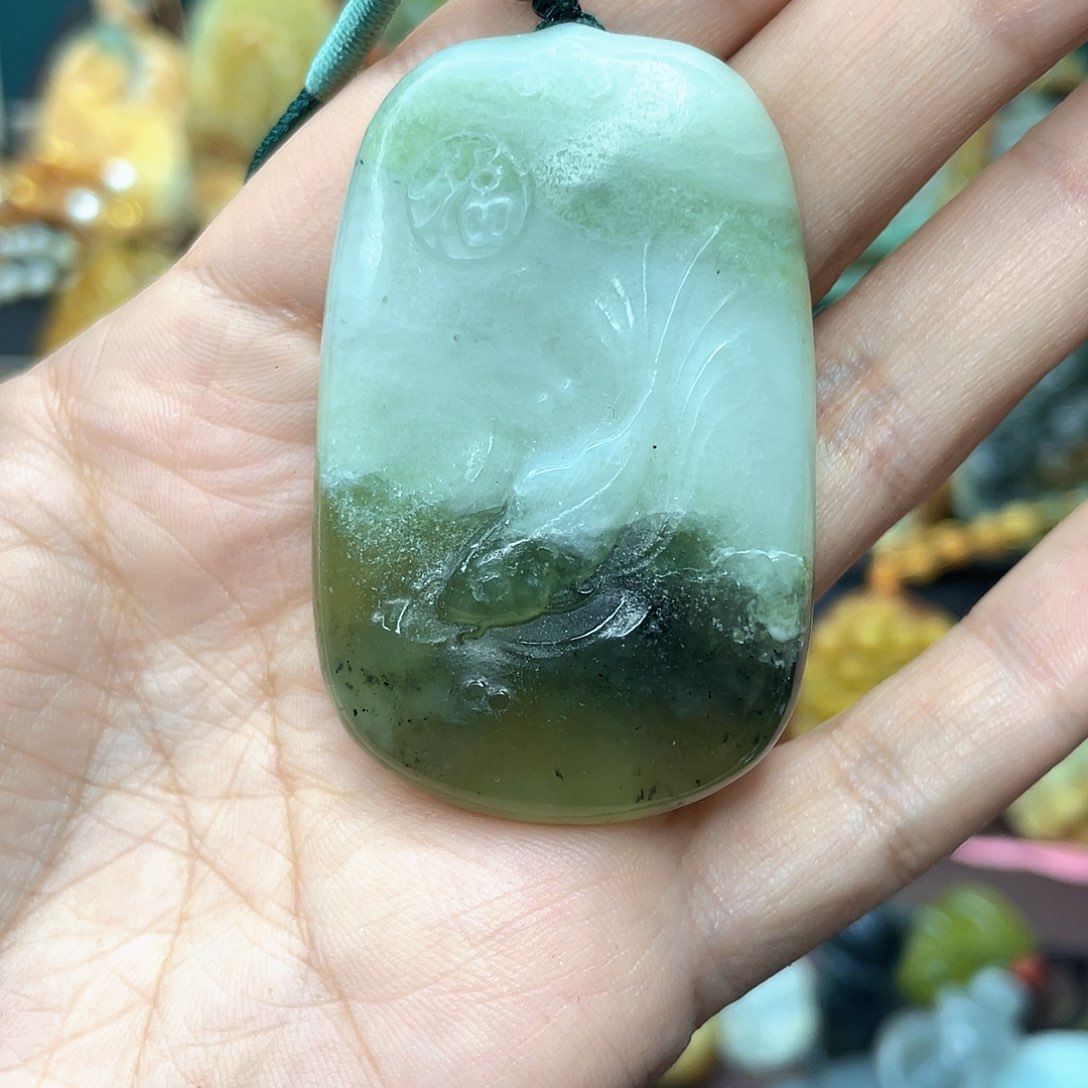 蛇纹石玉颈饰未镶嵌