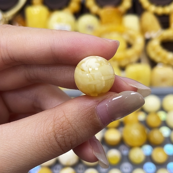 琥珀未镶嵌裸石14.2mm瑕 1-1