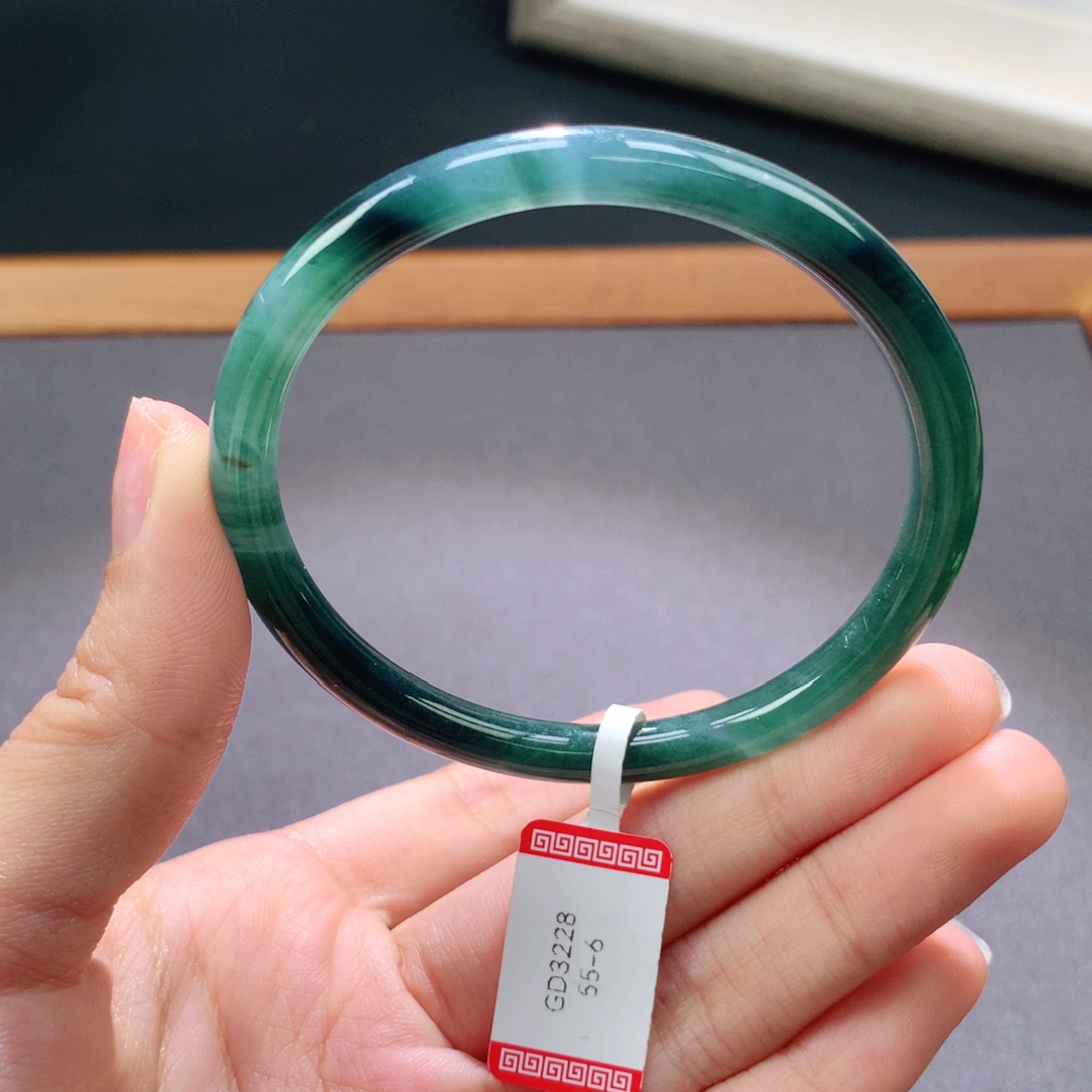 翡翠手镯未镶嵌天然翡翠手镯叮当镯