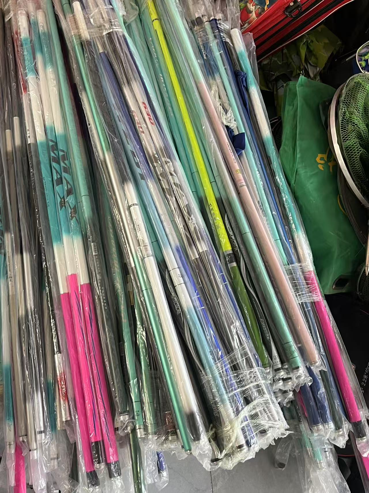 福利钓鱼竿一支