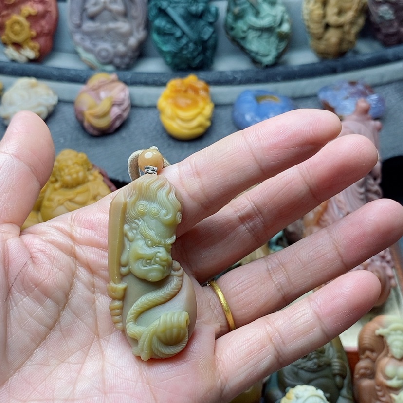 【闪购商品】定制石英质玉吊坠未镶嵌