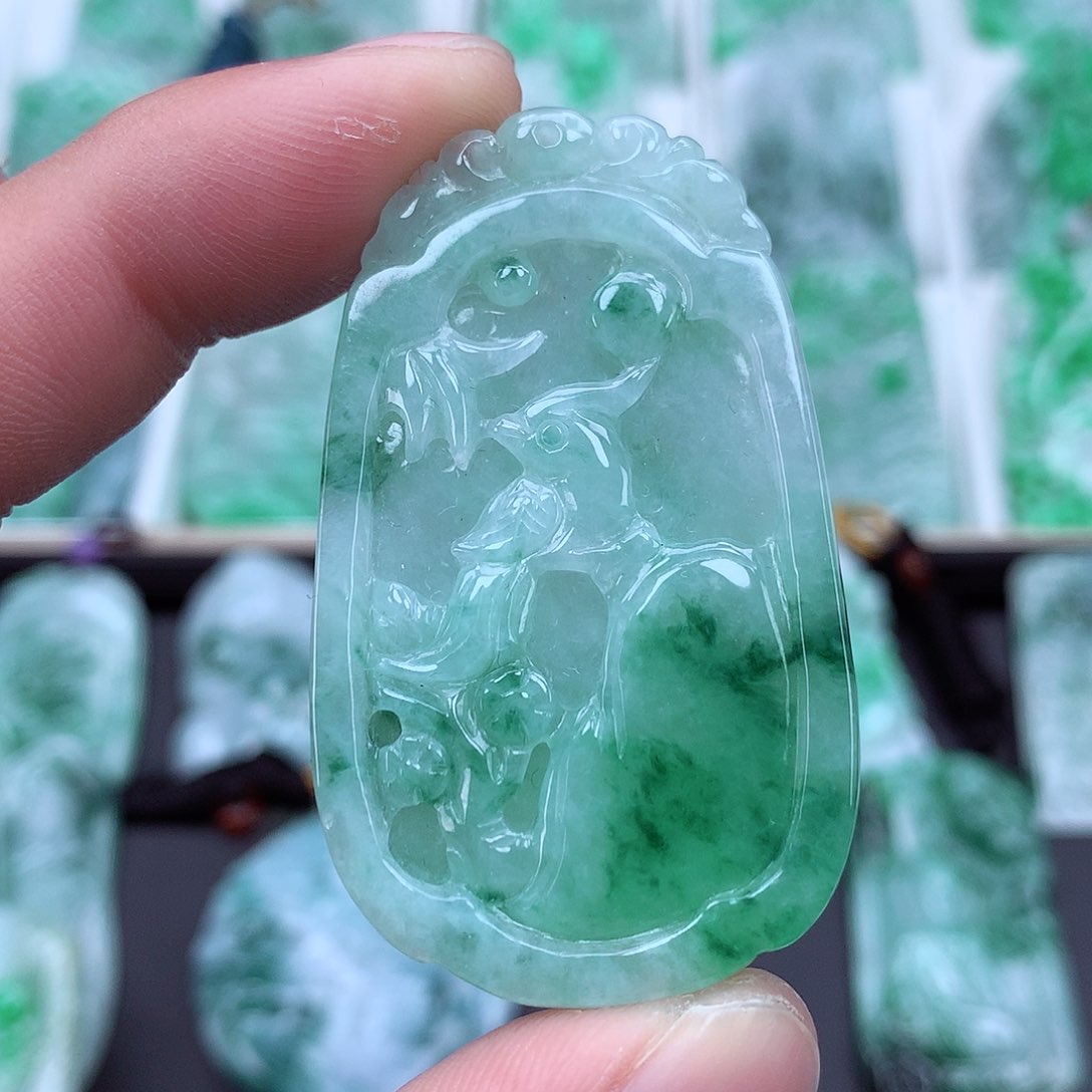 翡翠颈饰未镶嵌翡翠吊坠