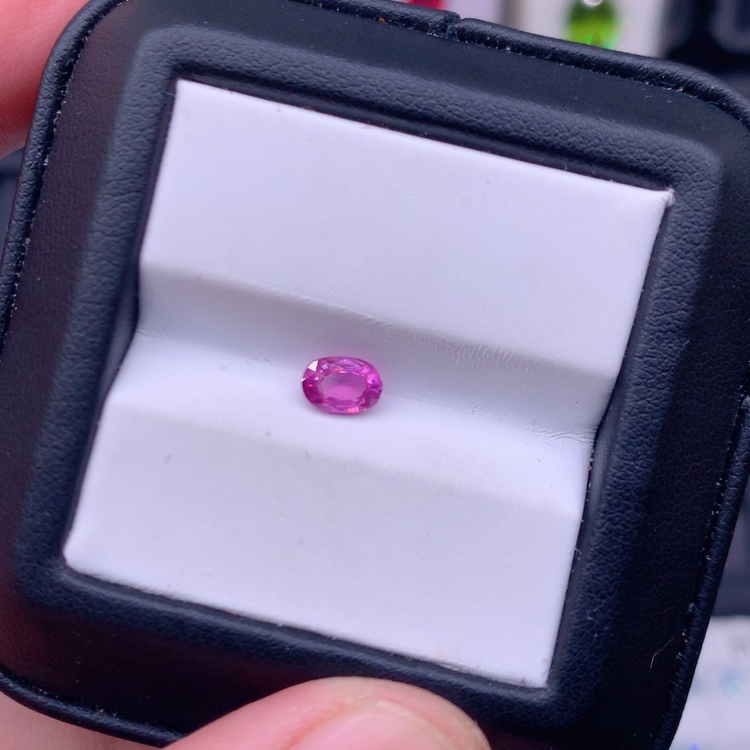 蓝宝石裸石0.63克拉粉蓝宝