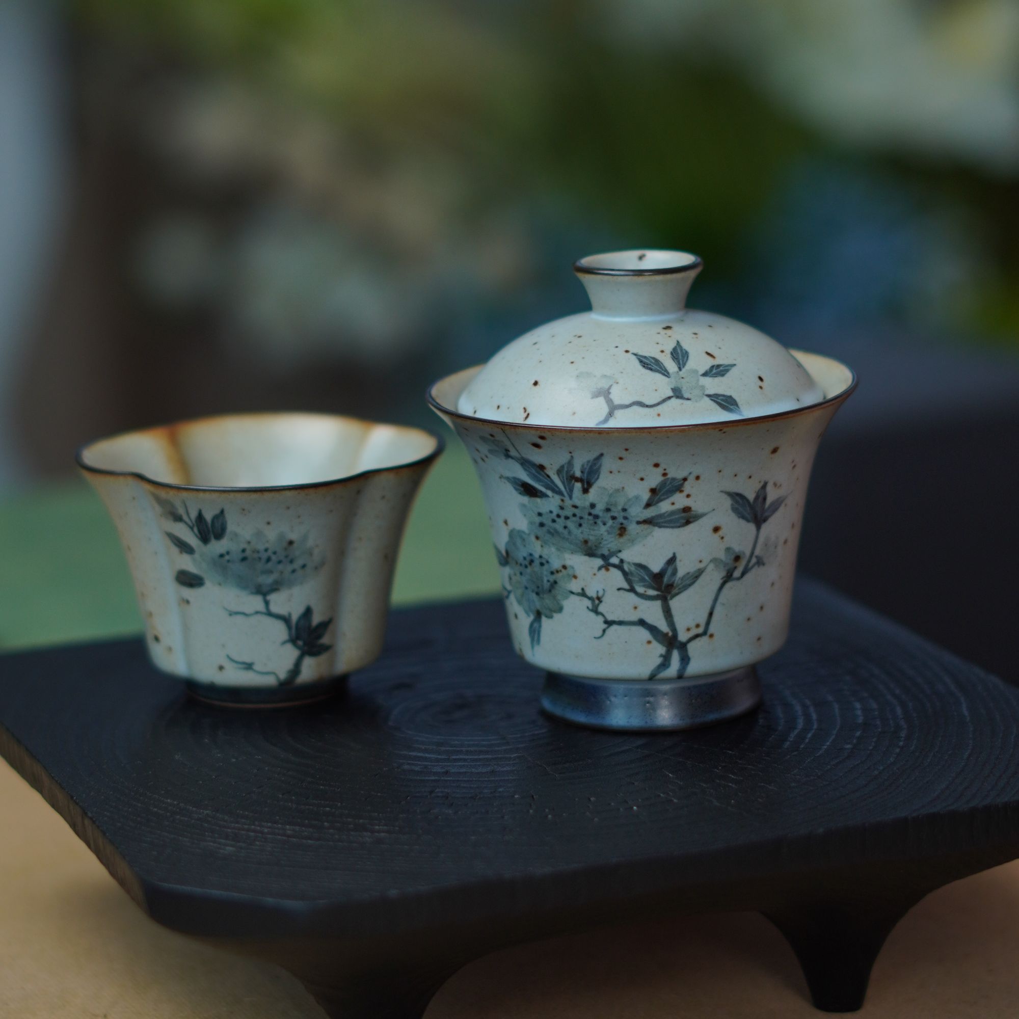 仿古铁点芍药花-二才马蹄盖碗花口主人杯-釉下手绘盖碗新中式d1