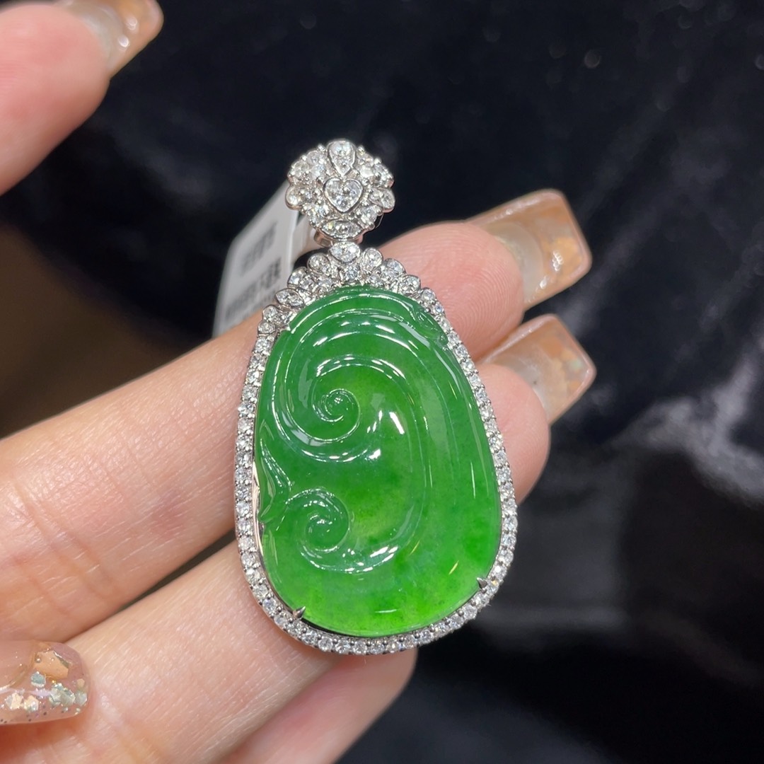 翡翠颈饰18K金镶嵌天然缅甸翡翠