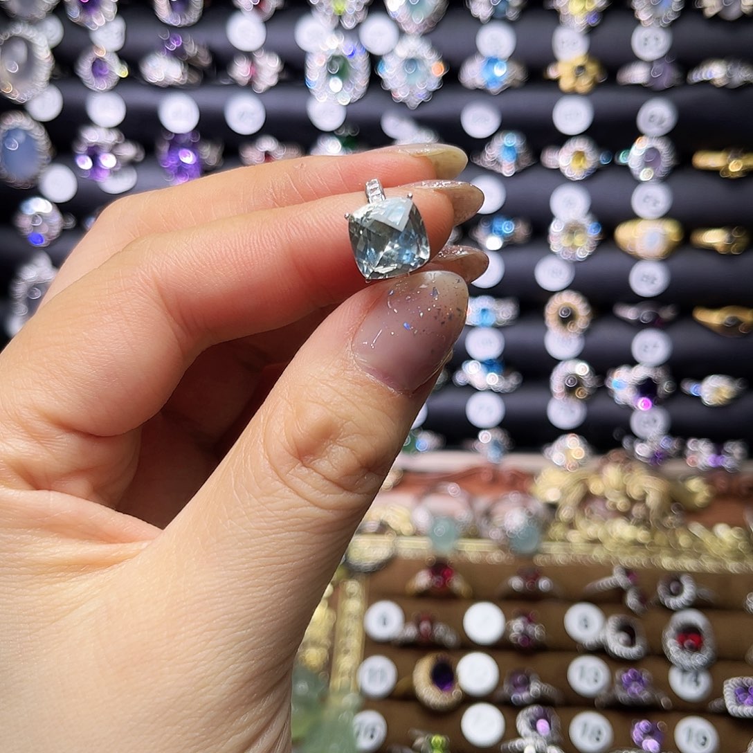 银S925镶嵌戒指绿水晶玺**贝